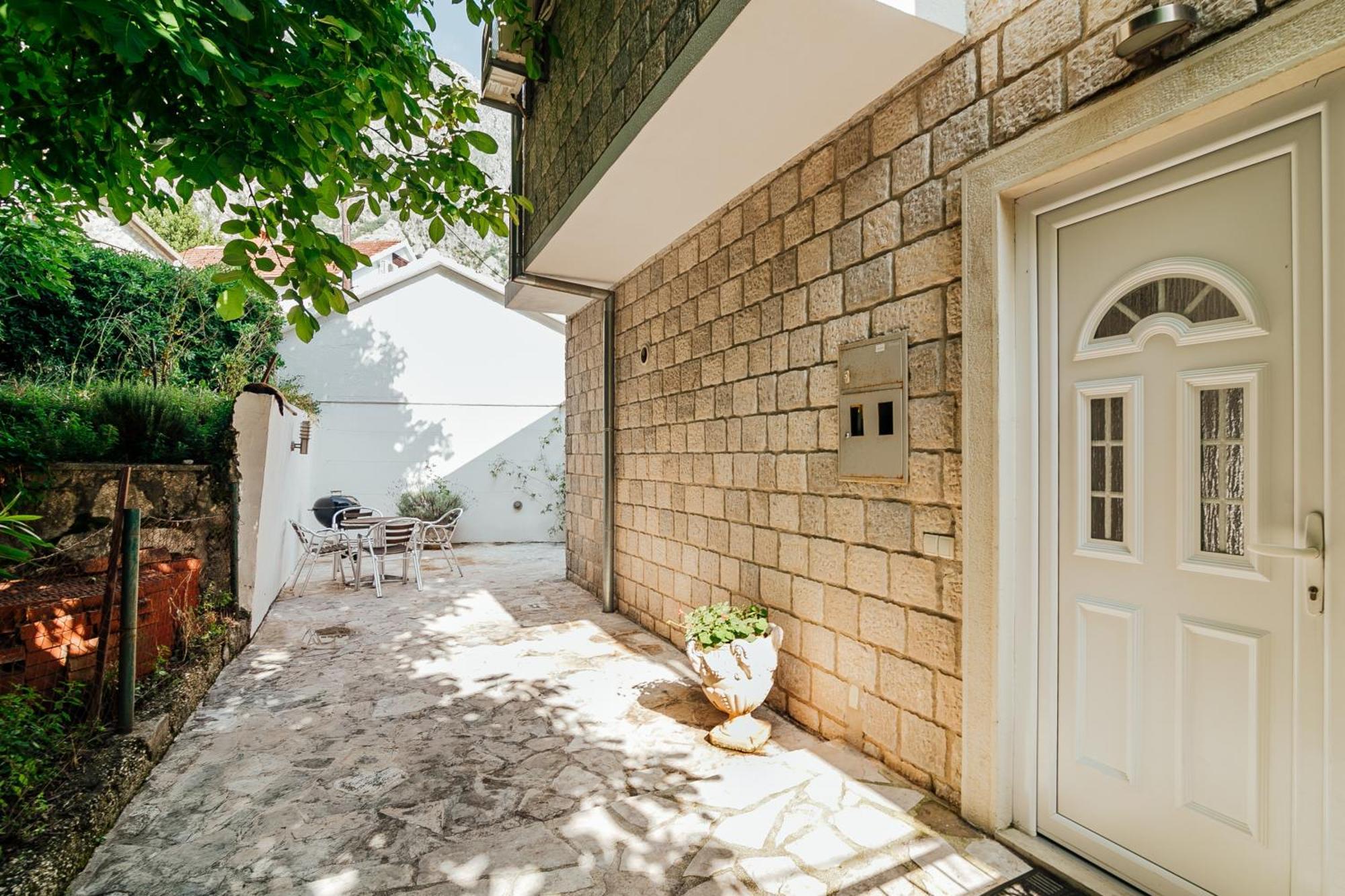 Holiday Home Amanda Hollick Kotor Dış mekan fotoğraf